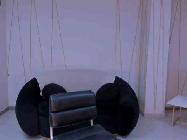 CarolineEvans Live Webcam on BongaCams