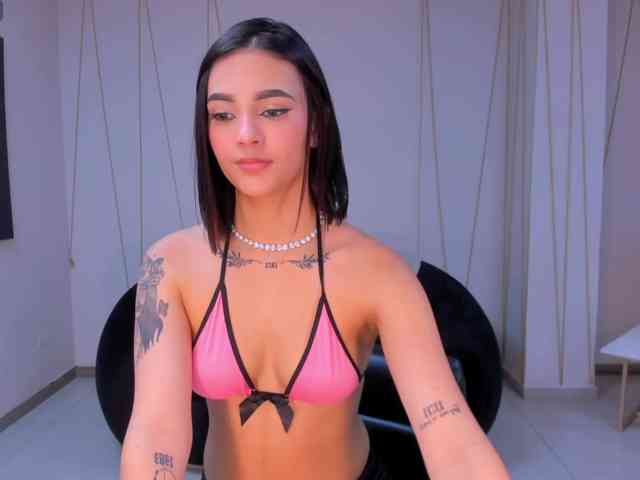 CarolineEvans webcam