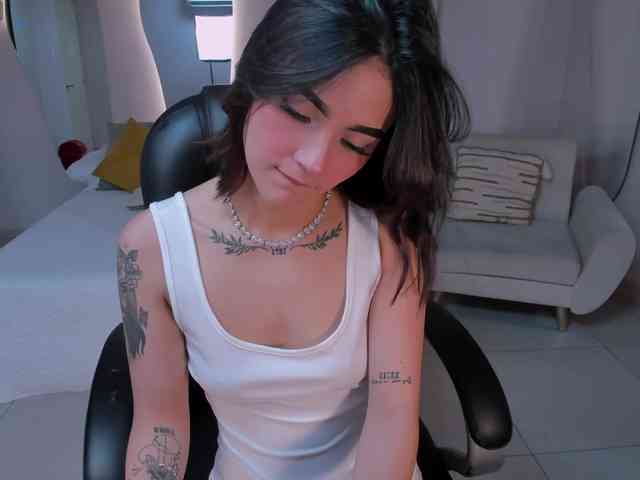 CarolineEvans webcam