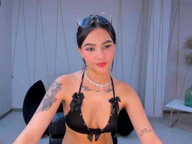 CarolineEvans webcam