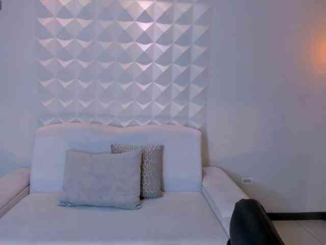 CarolineEvans webcam