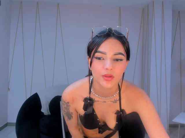 CarolineEvans webcam