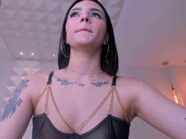 CarolineEvans webcam