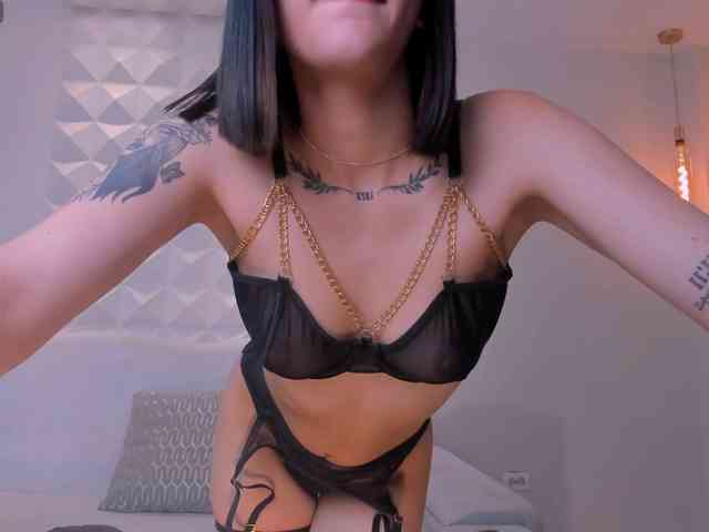 CarolineEvans webcam