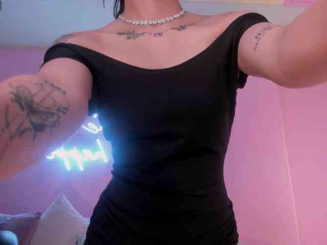 CarolineEvans webcam