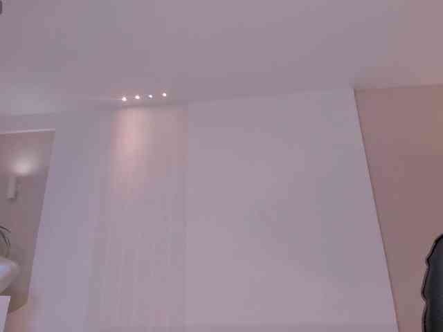 CarolineEvans webcam