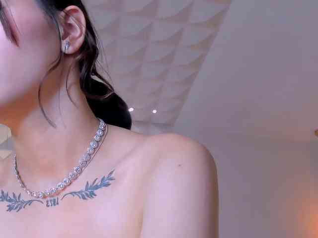 CarolineEvans webcam