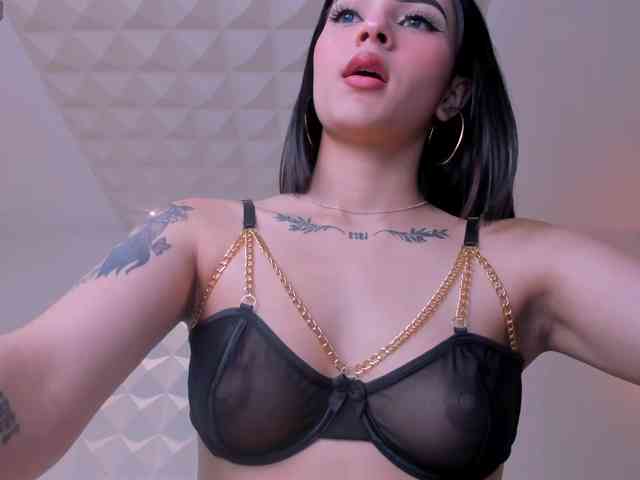 CarolineEvans webcam