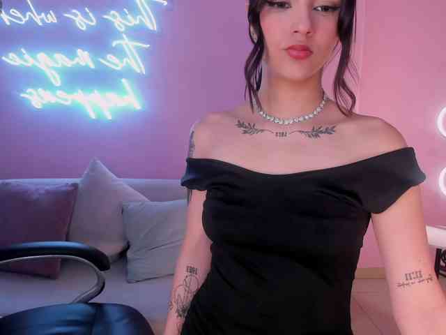 CarolineEvans webcam