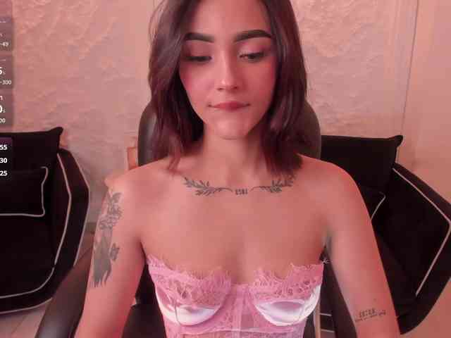 CarolineEvans webcam