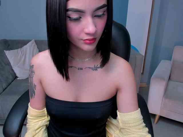 CarolineEvans webcam