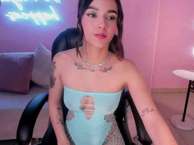 CarolineEvans webcam