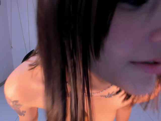 CarolineEvans webcam