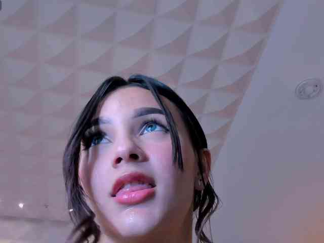 CarolineEvans webcam