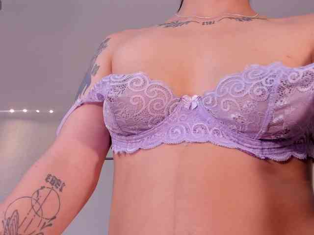 CarolineEvans webcam