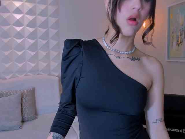 CarolineEvans webcam