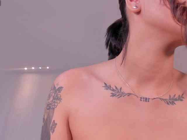 CarolineEvans webcam