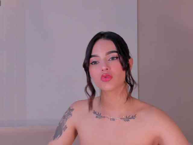 CarolineEvans webcam