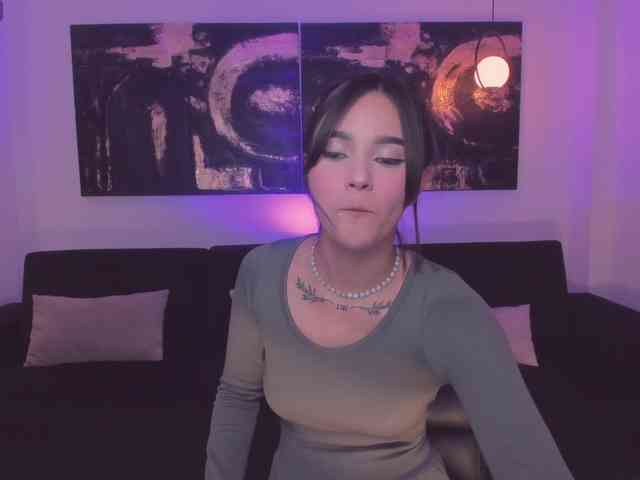 CarolineEvans Live Webcam on BongaCams