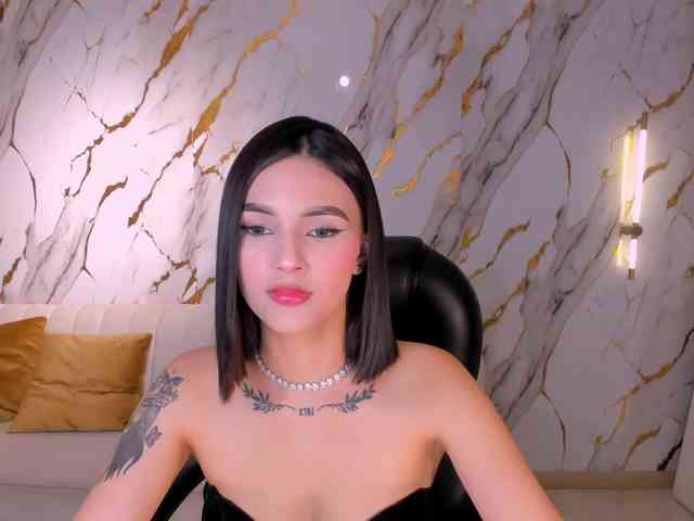 CarolineEvans webcam