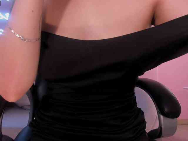 CarolineEvans webcam