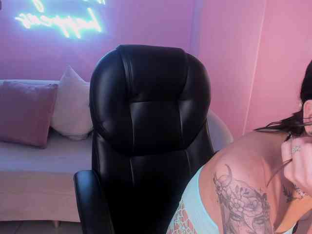 CarolineEvans webcam