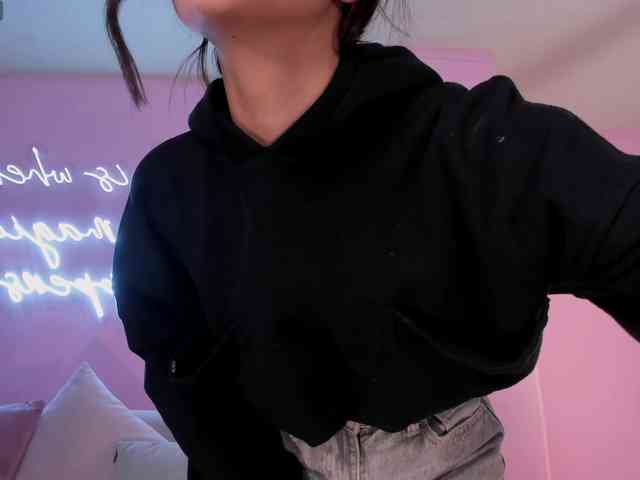 CarolineEvans webcam