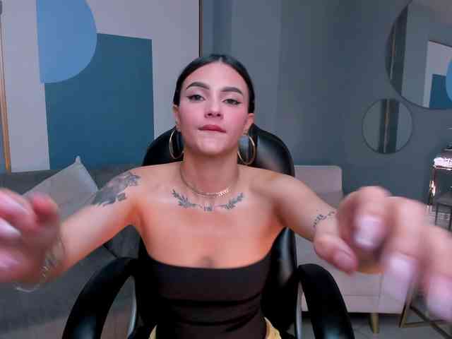 CarolineEvans webcam