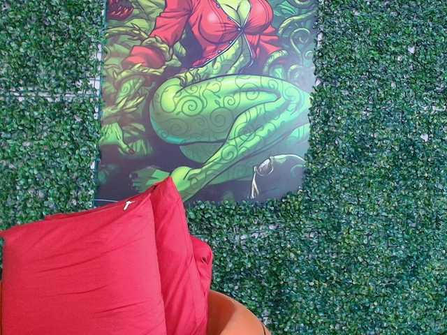 Mikaela-Joness Live Cam on BongaCams