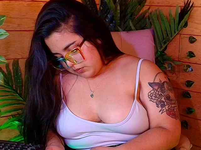 Mikaela-Joness Live Webcam on BongaCams