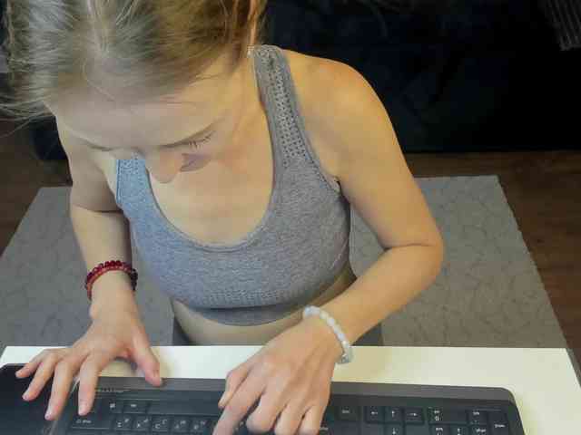 Angelina-Relax webcam