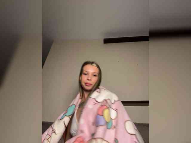 skinny-little-bitch webcam