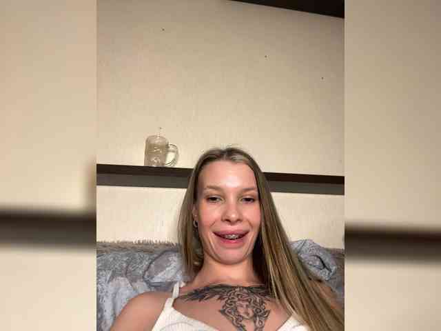 skinny-little-bitch webcam