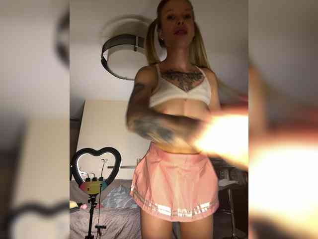 skinny-little-bitch webcam