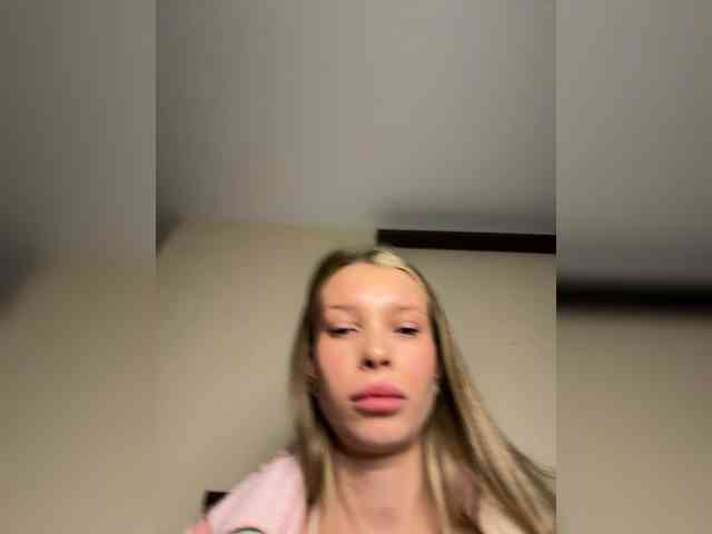 skinny-little-bitch webcam