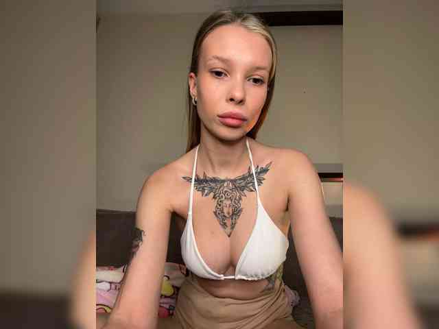 skinny-little-bitch webcam