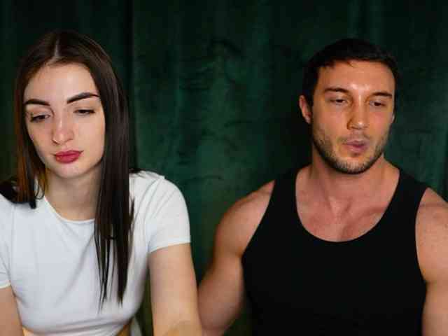 live cam room HotLeyaTom