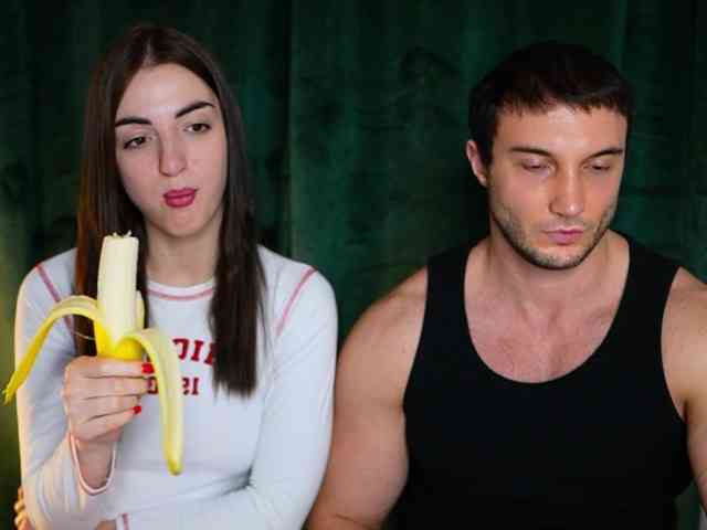 live cam room HotLeyaTom