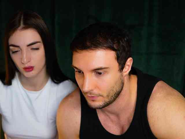 live cam room HotLeyaTom