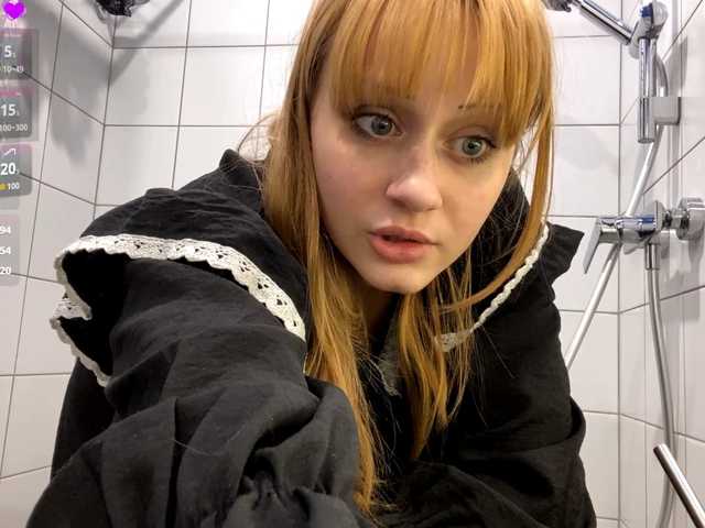 AdellaDalponte's BongaCams show and profile