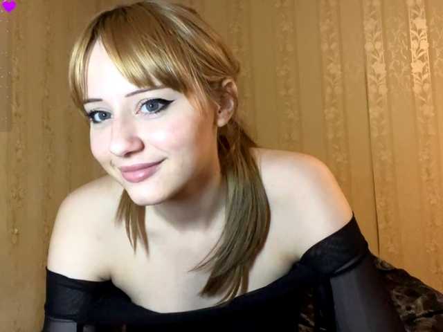 AdellaDalponte's BongaCams show and profile