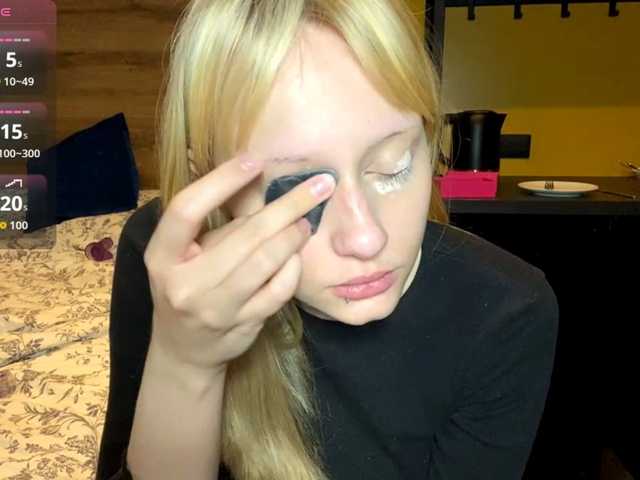 AdellaDalponte's BongaCams show and profile