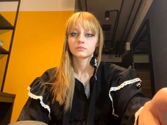 AdellaDalponte's BongaCams show and profile