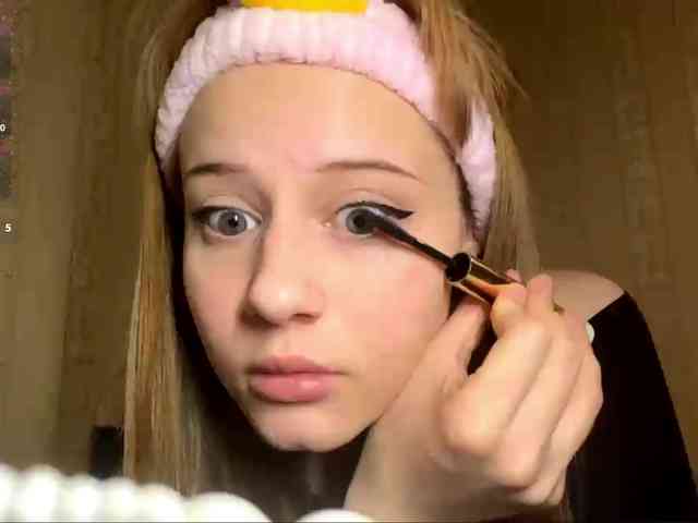 AdellaDalponte Live Webcam on BongaCams