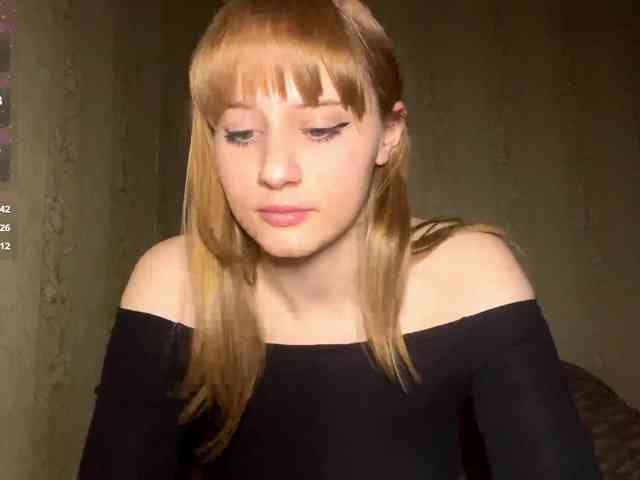 AdellaDalponte Live Webcam on BongaCams