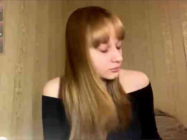 AdellaDalponte Live Webcam on BongaCams