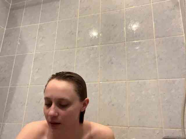 AdellaDalponte Live Webcam on BongaCams