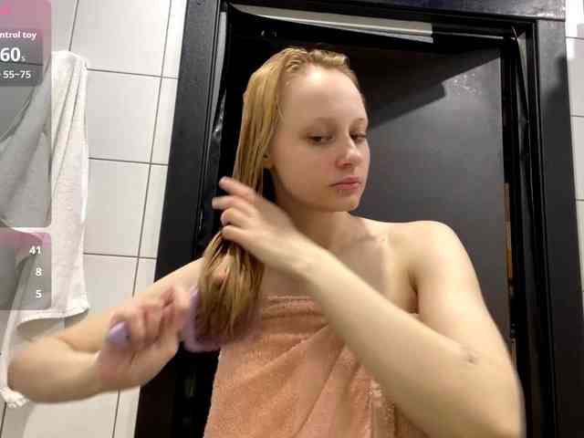 AdellaDalponte Live Webcam on BongaCams