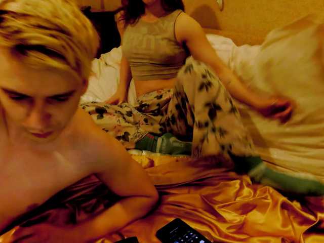 gray-couple live room