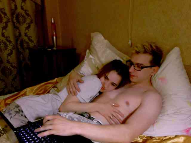 gray-couple webcam